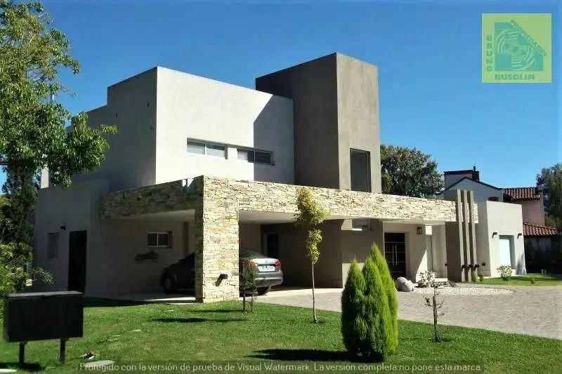Casa En Venta En Tristan Suarez 5