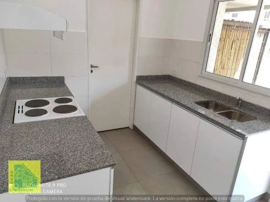 Monoambiente con patio y cochera En Alquiler En San Justo 4