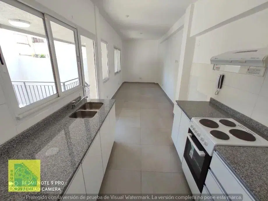 Monoambiente con patio y cochera En Alquiler En San Justo 1