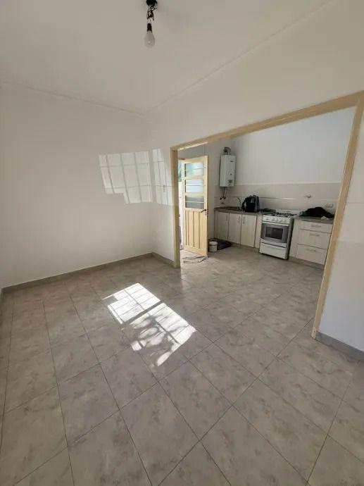 Foto de Casa Ph En Alquiler En Ramos Mejia Sur 3 ambientes + cochera, imagen 2