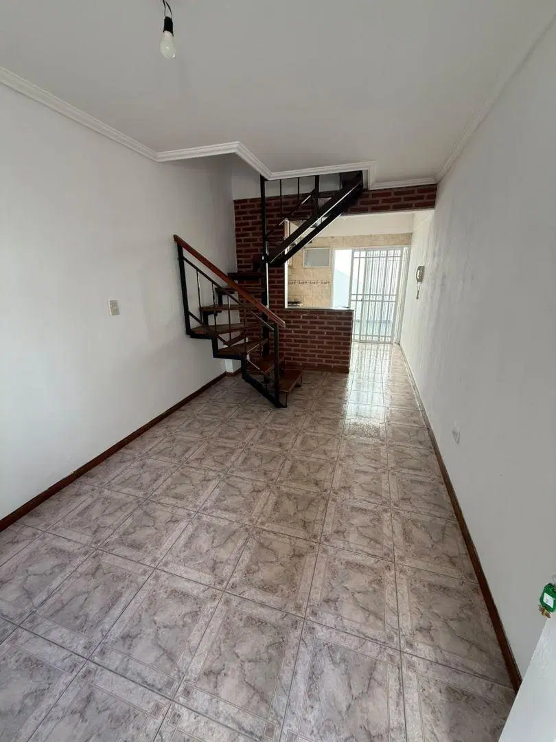 Duplex a metros de Av. San Martin ideal para inversores. 4