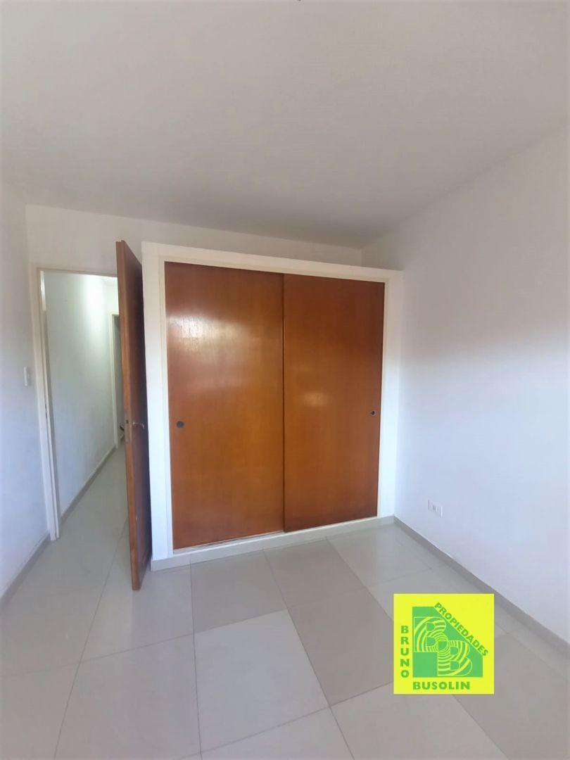 Foto de Duplex de 3 ambientes con patio y entrada de coche., imagen 2