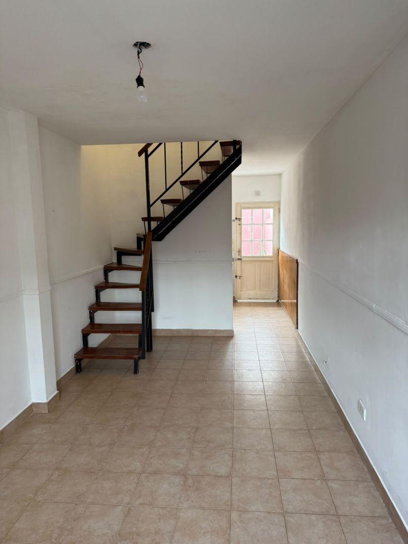 Foto de Duplex de 3 ambientes con patio y entrada de coche., imagen 5
