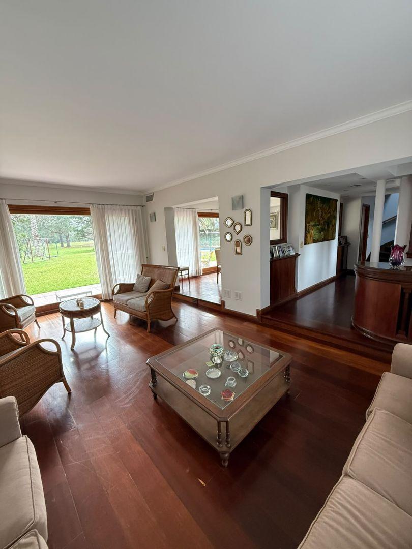 Foto de Casa 5 ambientes de 1.070m2 al golf en, imagen 3