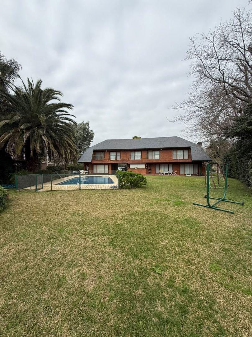 Foto de Casa 5 ambientes de 1.070m2 al golf en, imagen 1