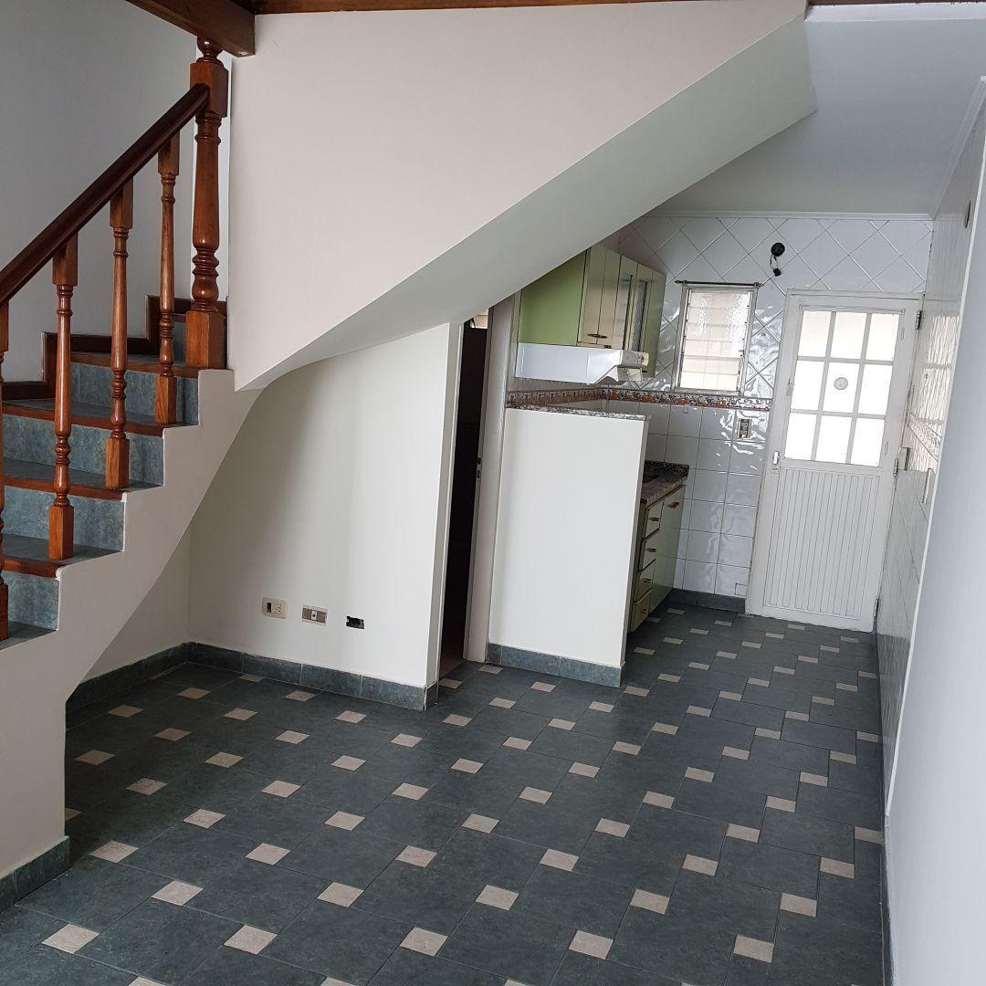 Foto de duplex con patio y parrila de 2 ambientes y medioen alquiler, imagen 1