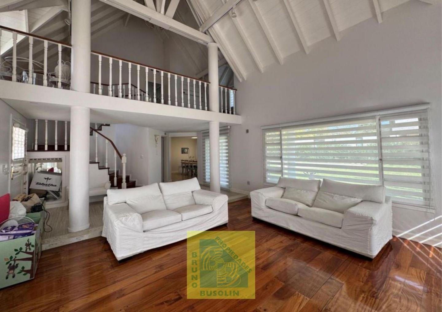 Foto de ESCUCHA OFERTAS! Casa de 5 ambientes de categoria en el Barrio San, imagen 5