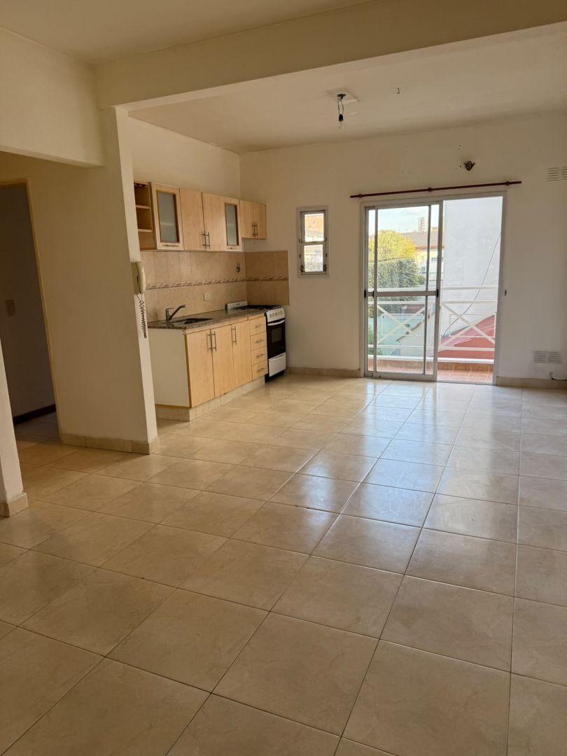 Foto de 2 ambientes con terraza propia en Ramos Mejia., imagen 1
