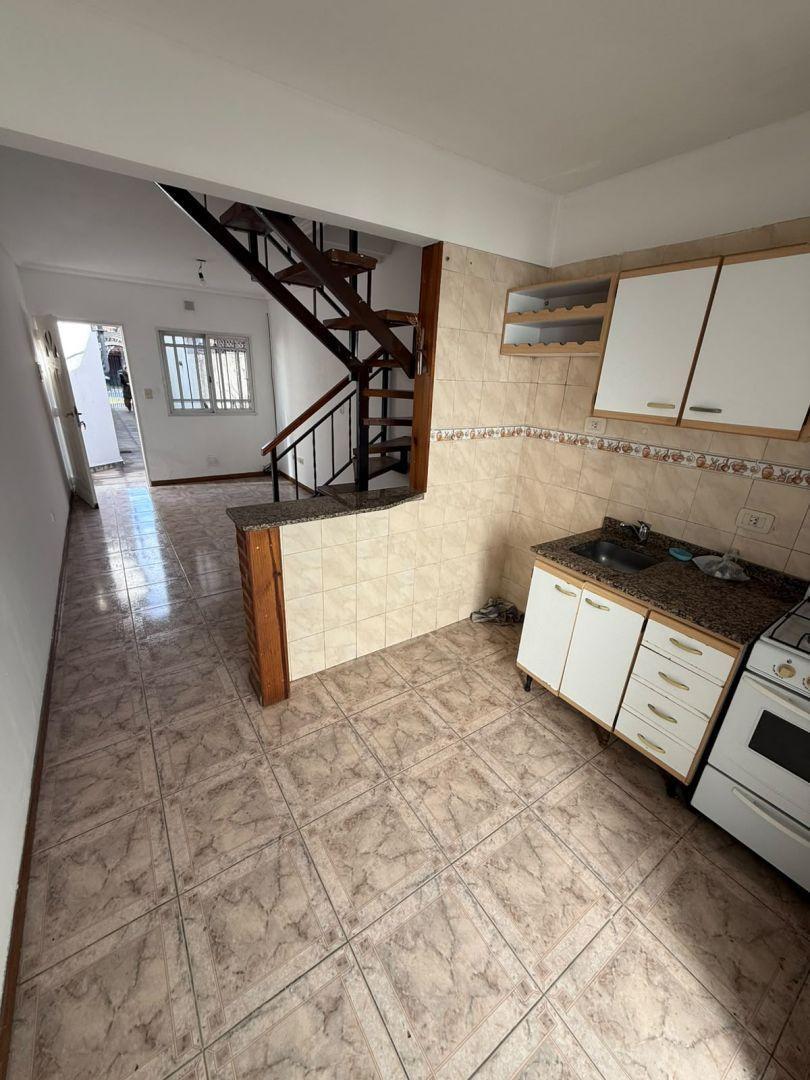 Foto de Duplex a metros de Av. San Martin ideal para inversores., imagen 1