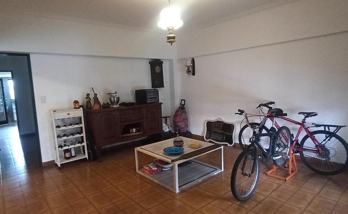 Casa en Venta en Olivos Jardín Pileta Quincho 4