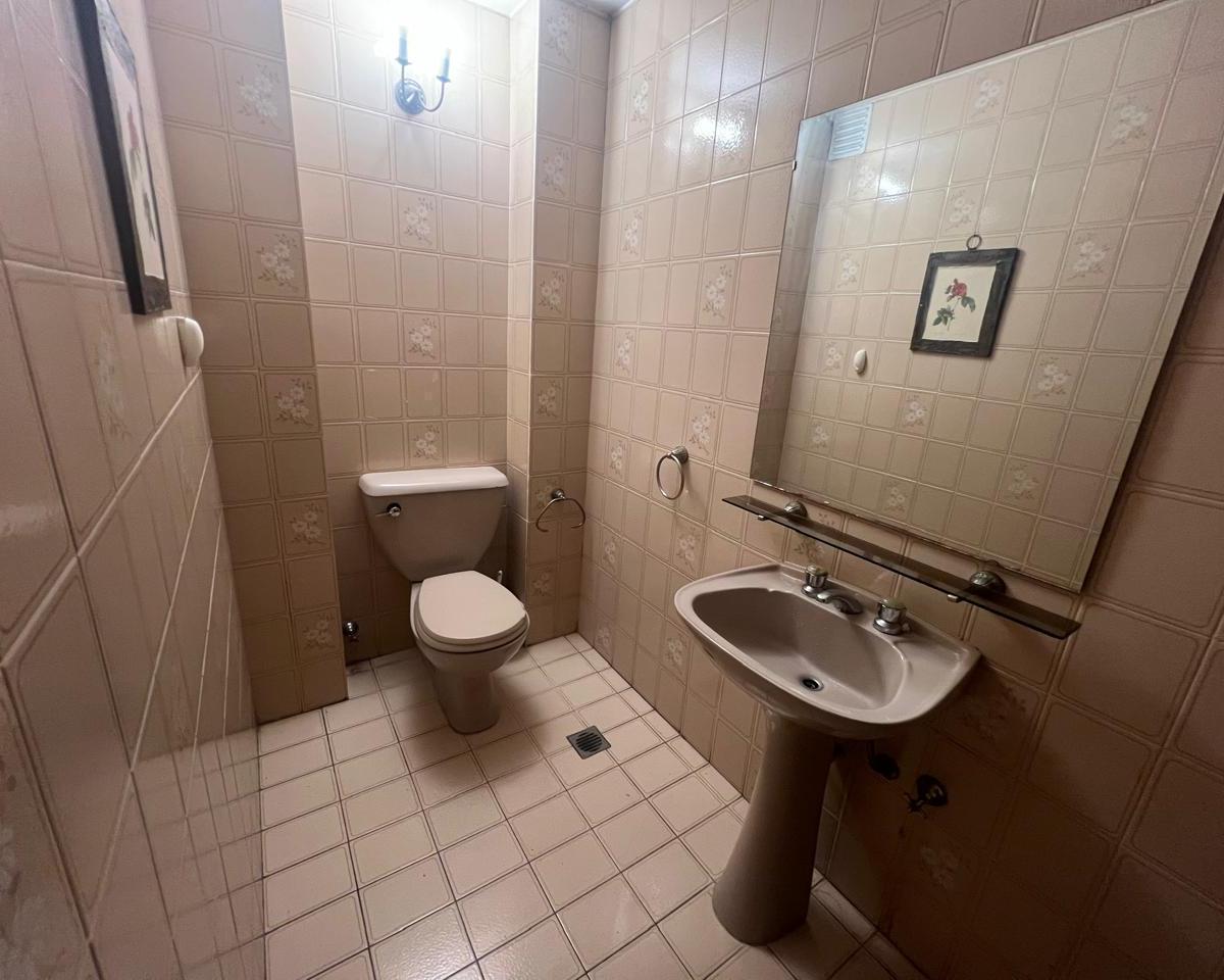 Venta de Casa en Olivos 6 Ambientes con Jardín y Pileta 5