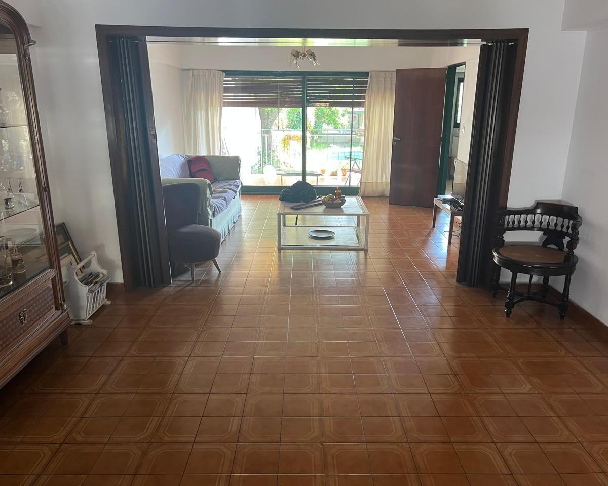 Venta de Casa en Olivos 6 Ambientes con Jardín y Pileta 4