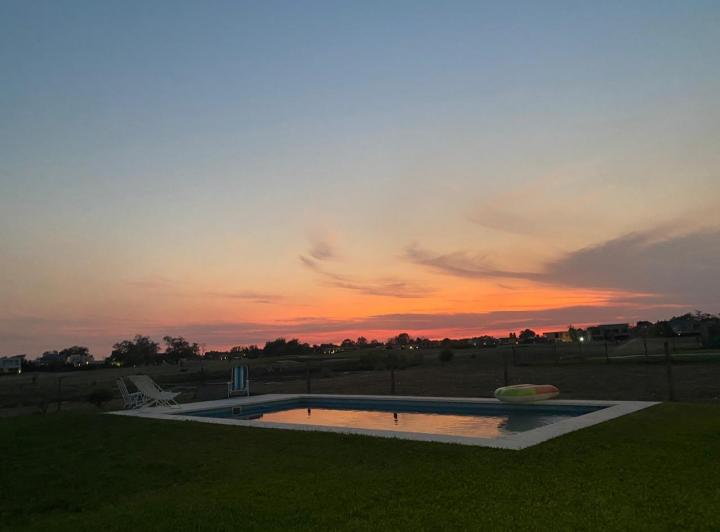 CASA EN VENTA HARAS SANTA MARIA AL GOLF-4 DORMITORIOS- 3 BAÑOS-ACEPTA PROPIEDAD EN PARTE DE PAGO.