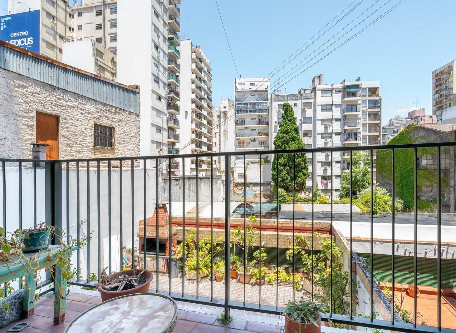 Venta Departamento Caballito 4 Ambientes - 2 Baños -Cochera-2 Bauleras-Bajas Expensas-APTO CREDITO.