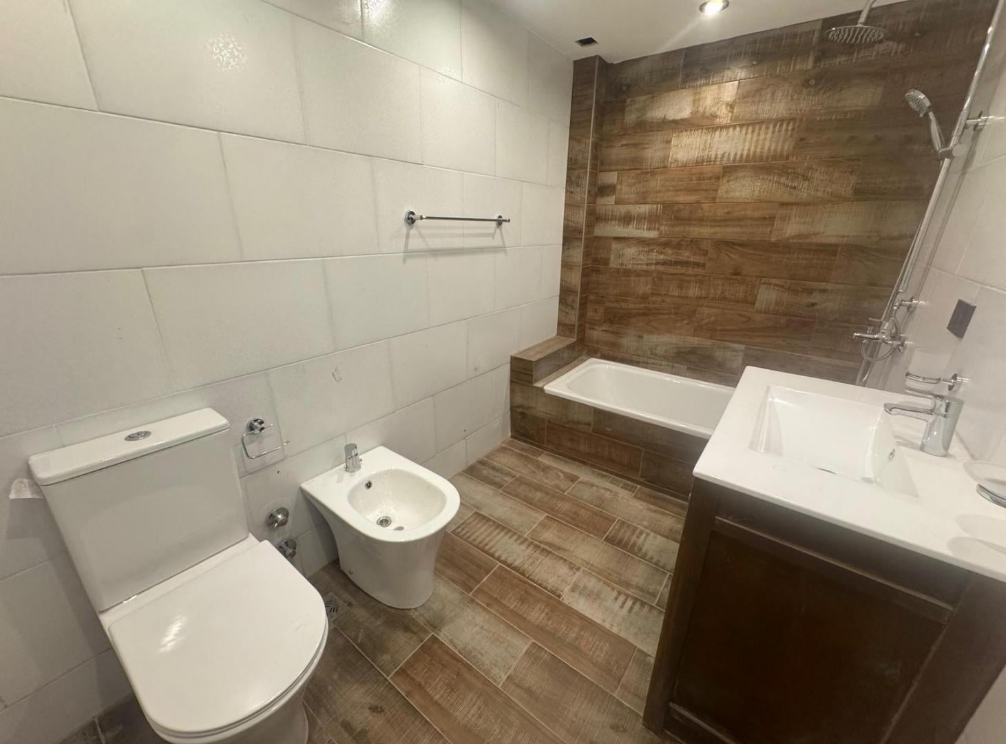 Foto de EN VENTA moderno Triplex 3 Ambientes a Estrenar con jardín y cochera, imagen 5