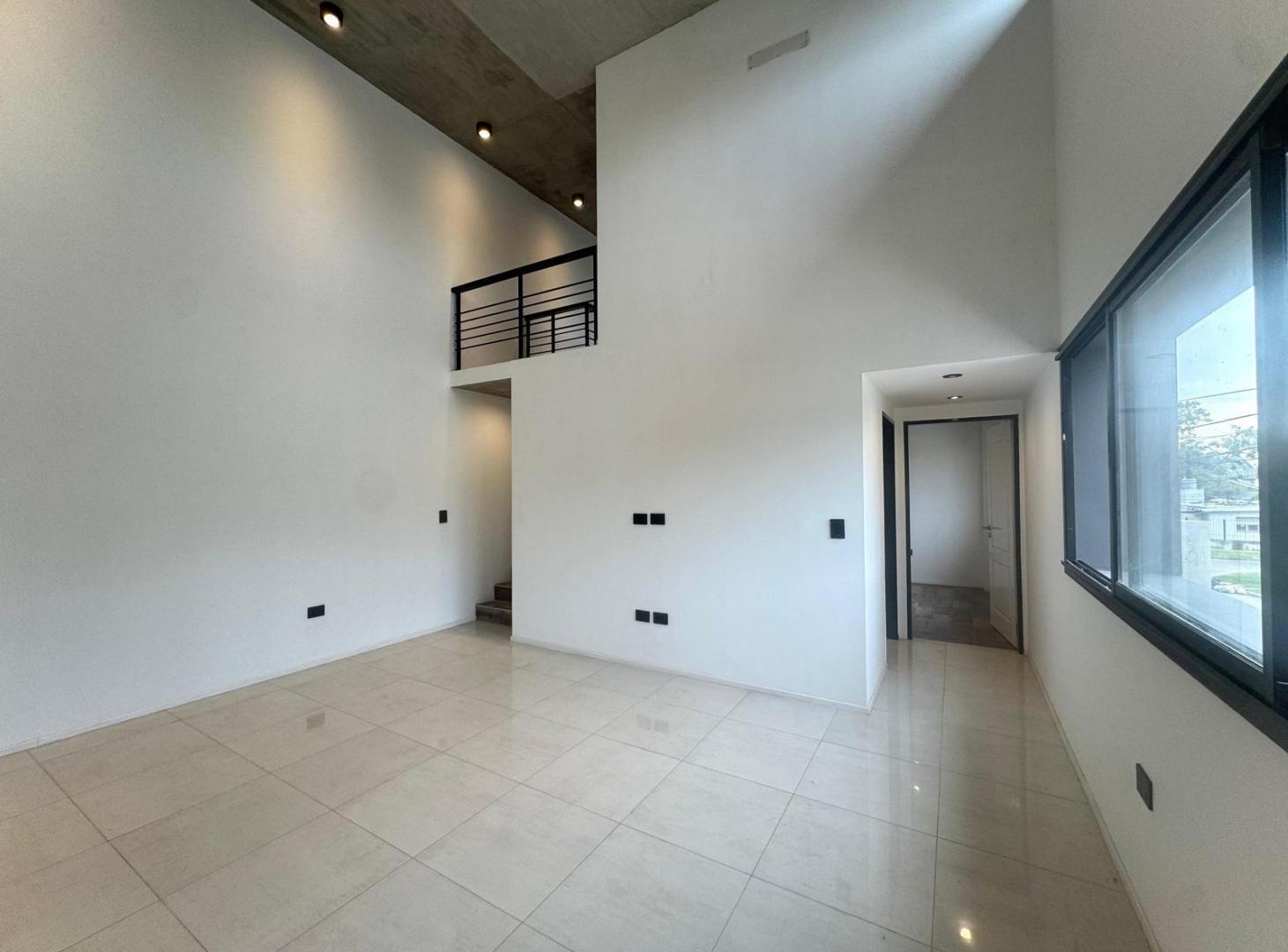 EN VENTA moderno Triplex 3 Ambientes a Estrenar con jardín y cochera, Villa Ballester