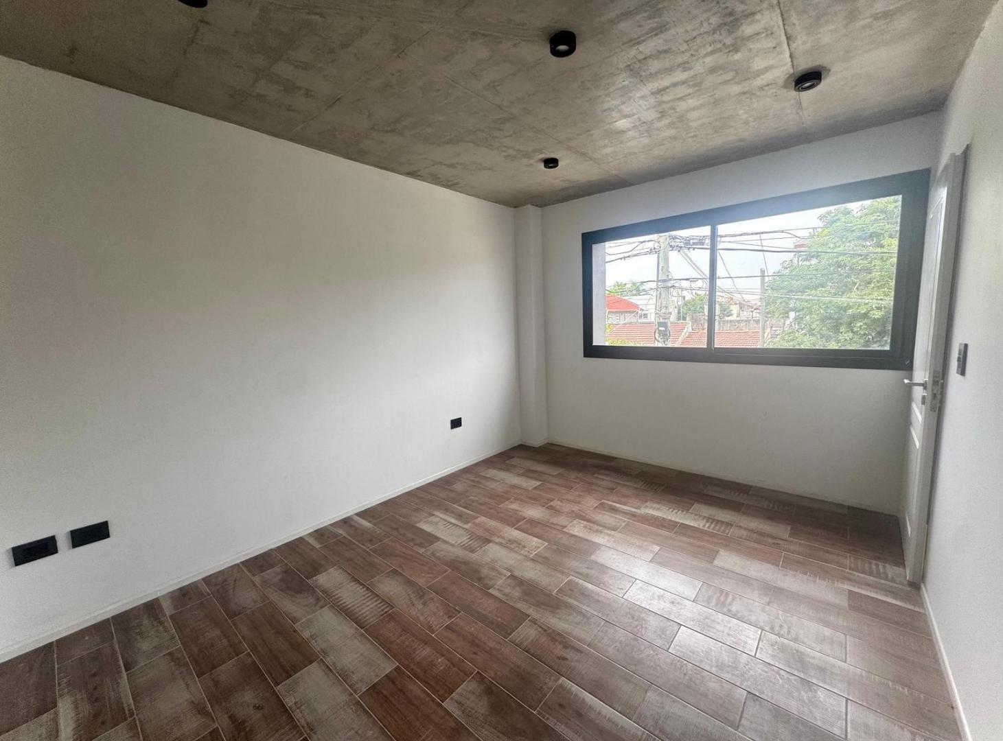Foto de EN VENTA moderno Triplex 3 Ambientes a Estrenar con jardín y cochera, imagen 3