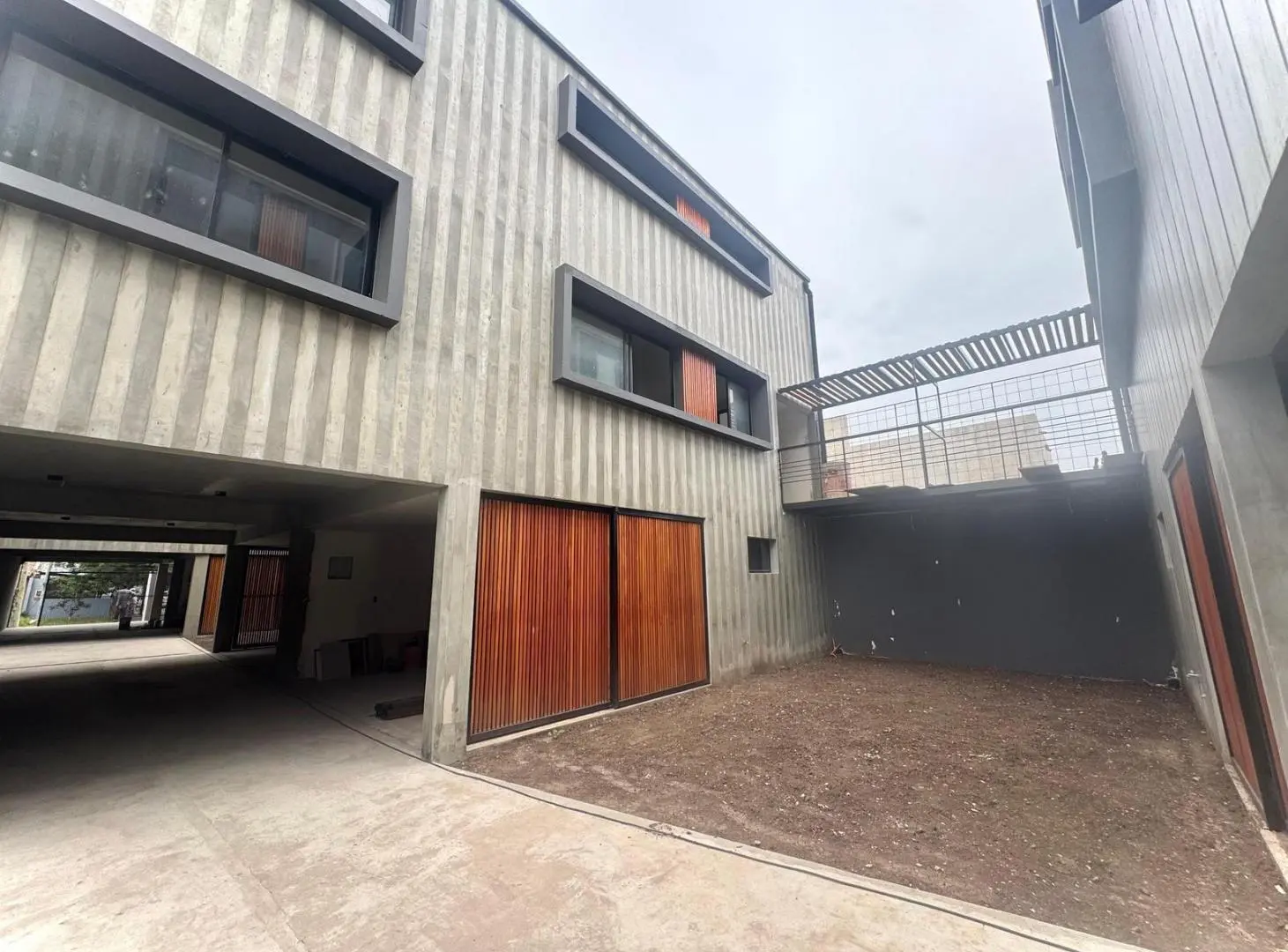 EN VENTA TRIPLEX 4 AMBIENTES A ESTRENAR CON JARDIN Y COCHERA, VILLA BALLESTER 3