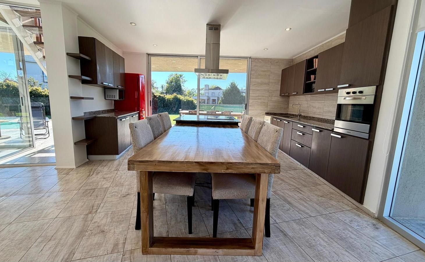 Foto de CASA EN VENTA EN HARAS SANTA MARIA-5 AMBIENTES- 3 SUITE-PLAYROOMPISCINA-COLEGIO-DEPORTES, imagen 2