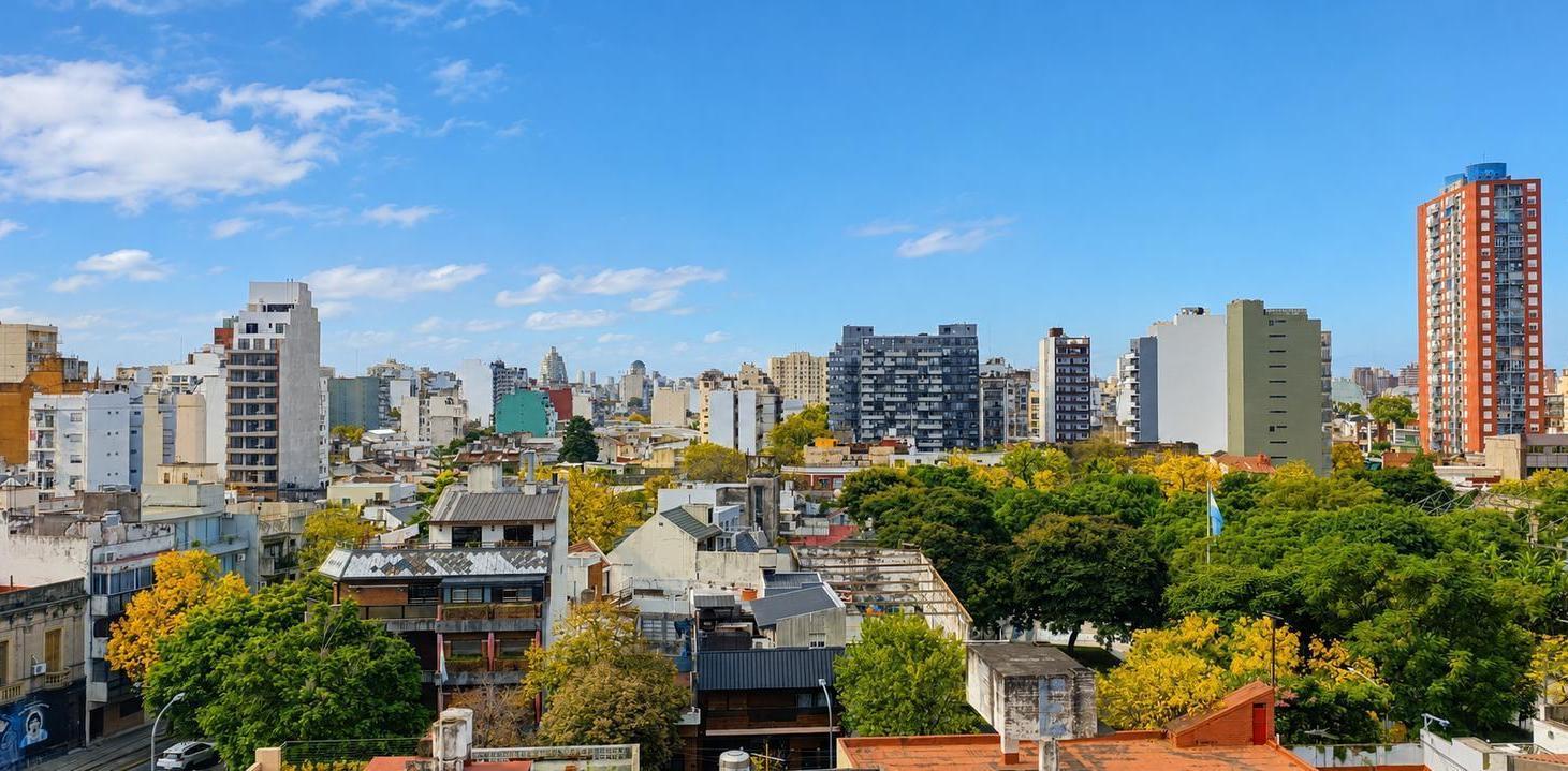 Departamento 4 ambientes, con lavadero, balcon corrido, piso alto, luminoso, bajas expensas en Boedo