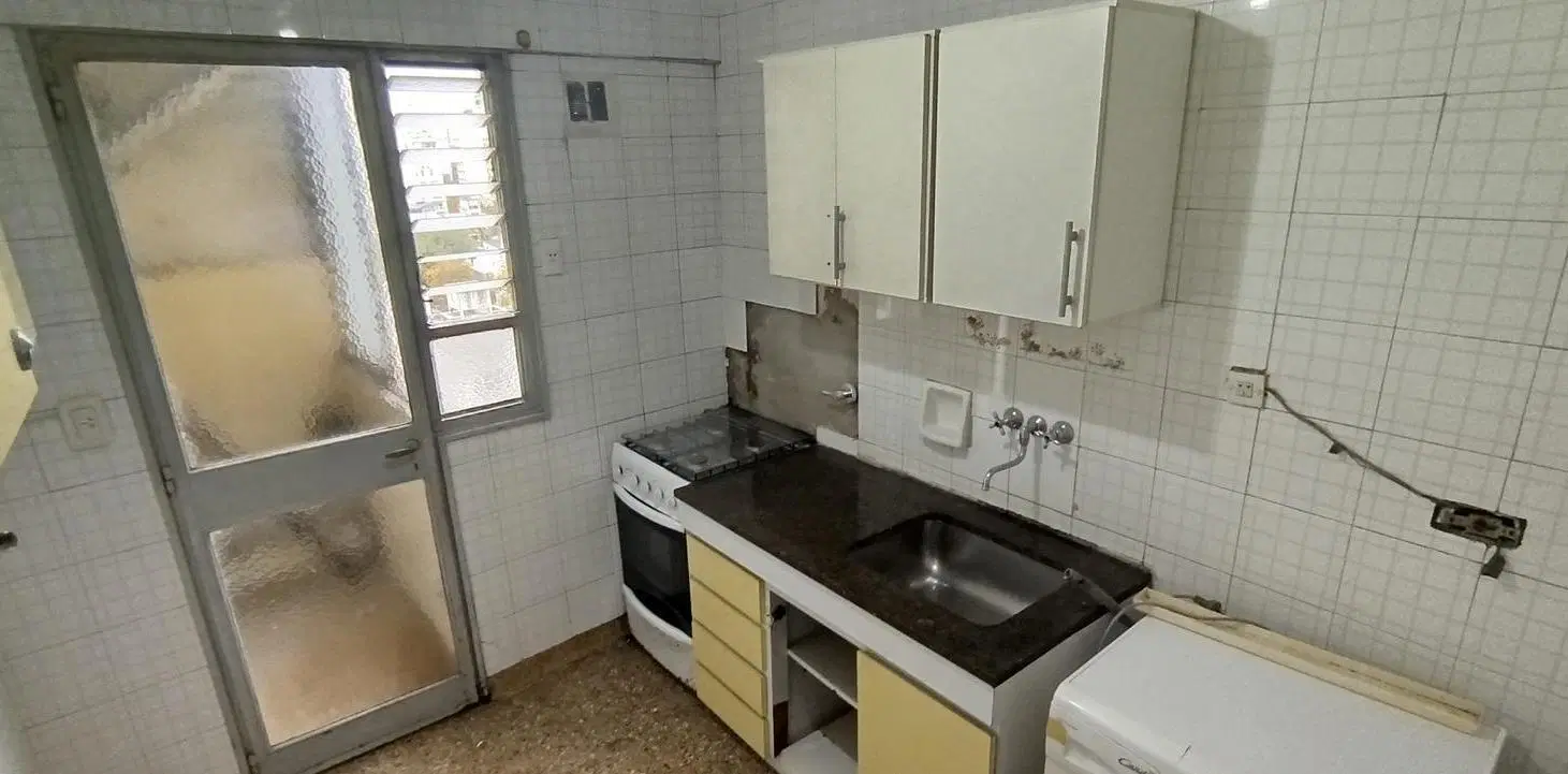 Departamento 4 ambientes, con lavadero, balcon corrido, piso alto, luminoso, bajas expensas en Boedo 3
