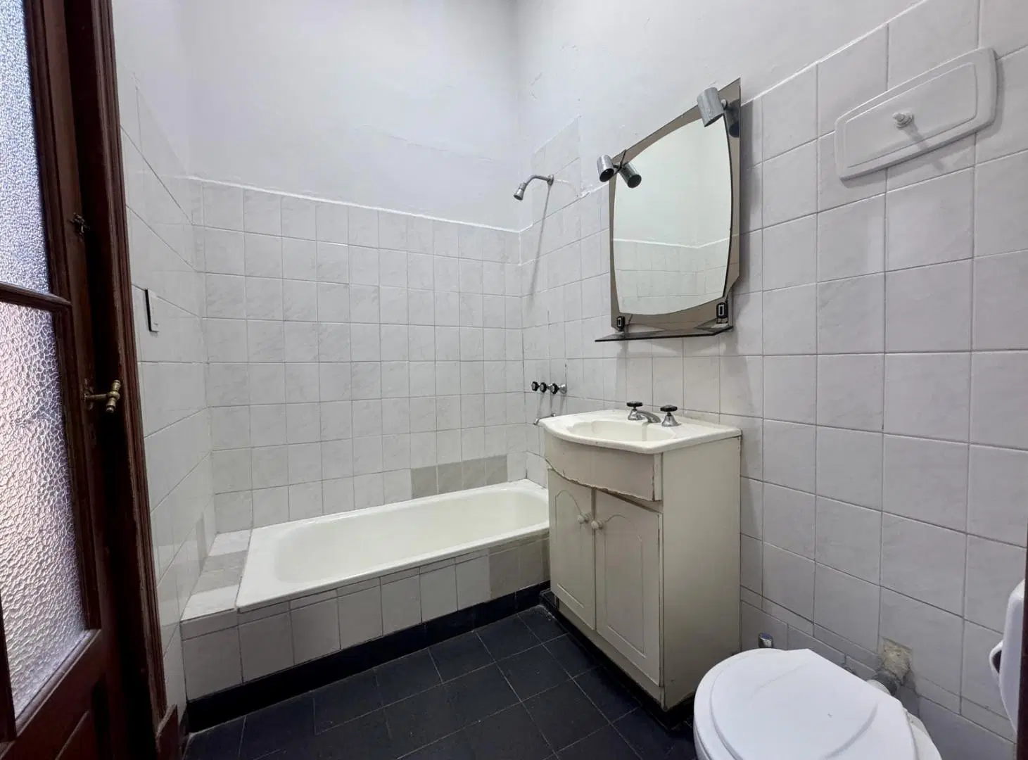 Oportunidad/ Ideal para Deposito Oficina/ Zona Estratégica/Apto vivienda y Credito/Once. 4