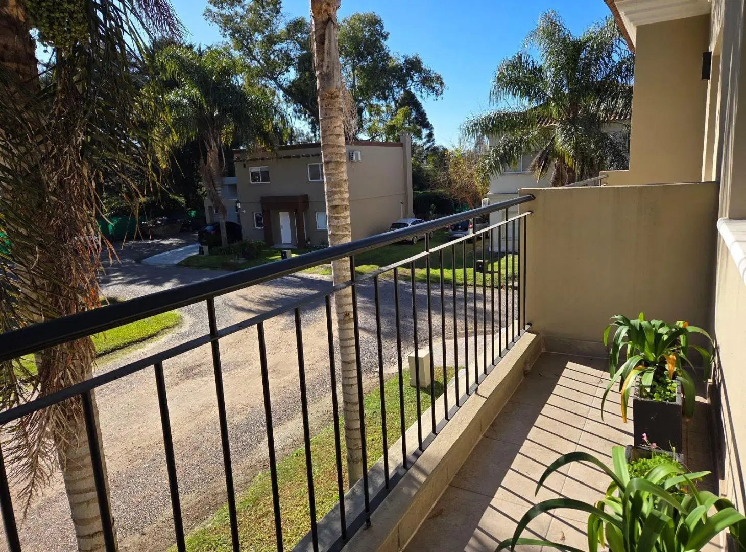 VENTA DE CASA DE 3 AMBIENTES CON GALERÍA - PARRILA - PARQUE - PILETA - APTO CRÉDITO LA LONJA, PILAR 5