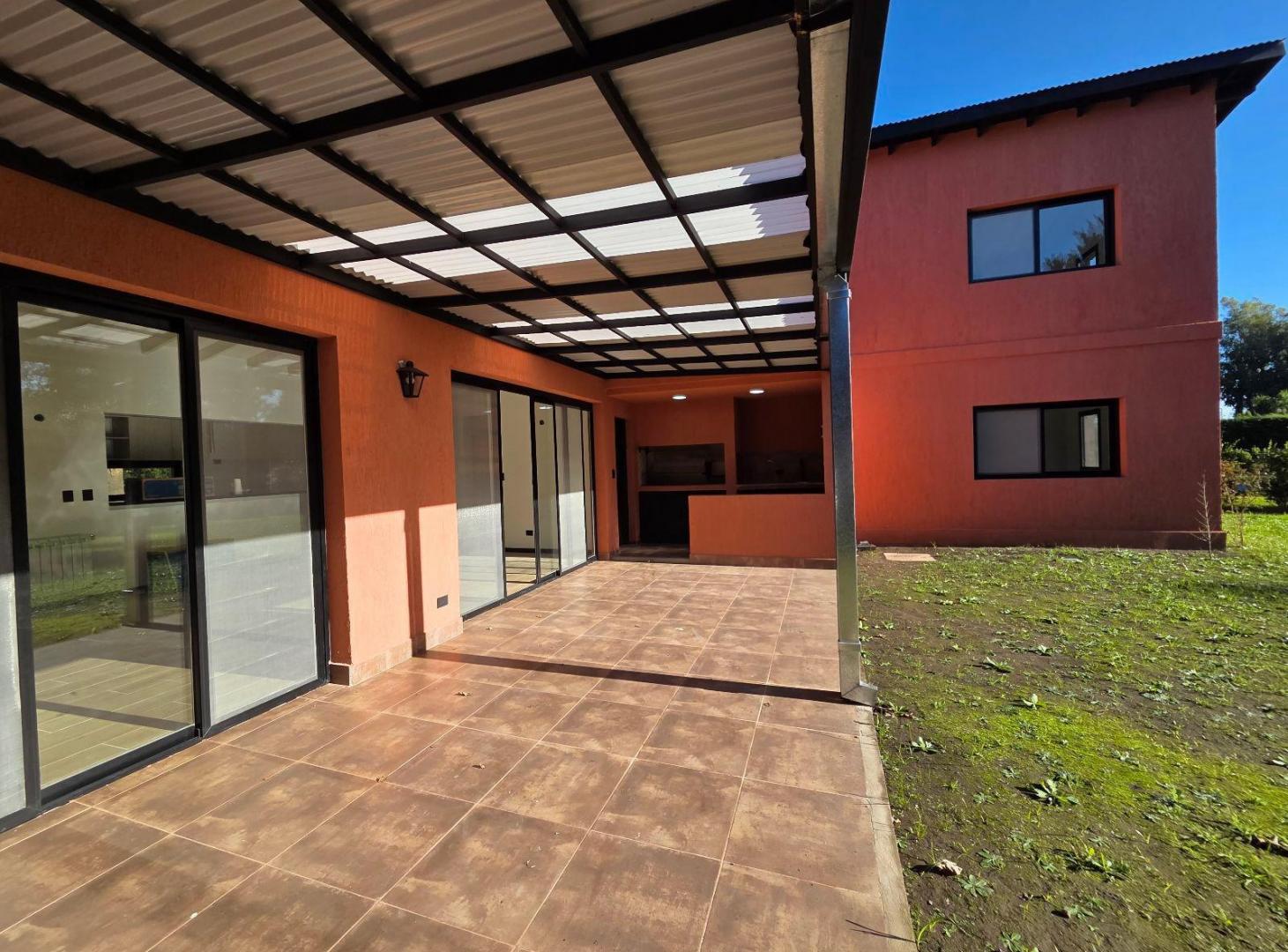 Foto de Casa 5 ambiente con Escritorio Galeria Parrilla Parque en Pilar en el, imagen 1
