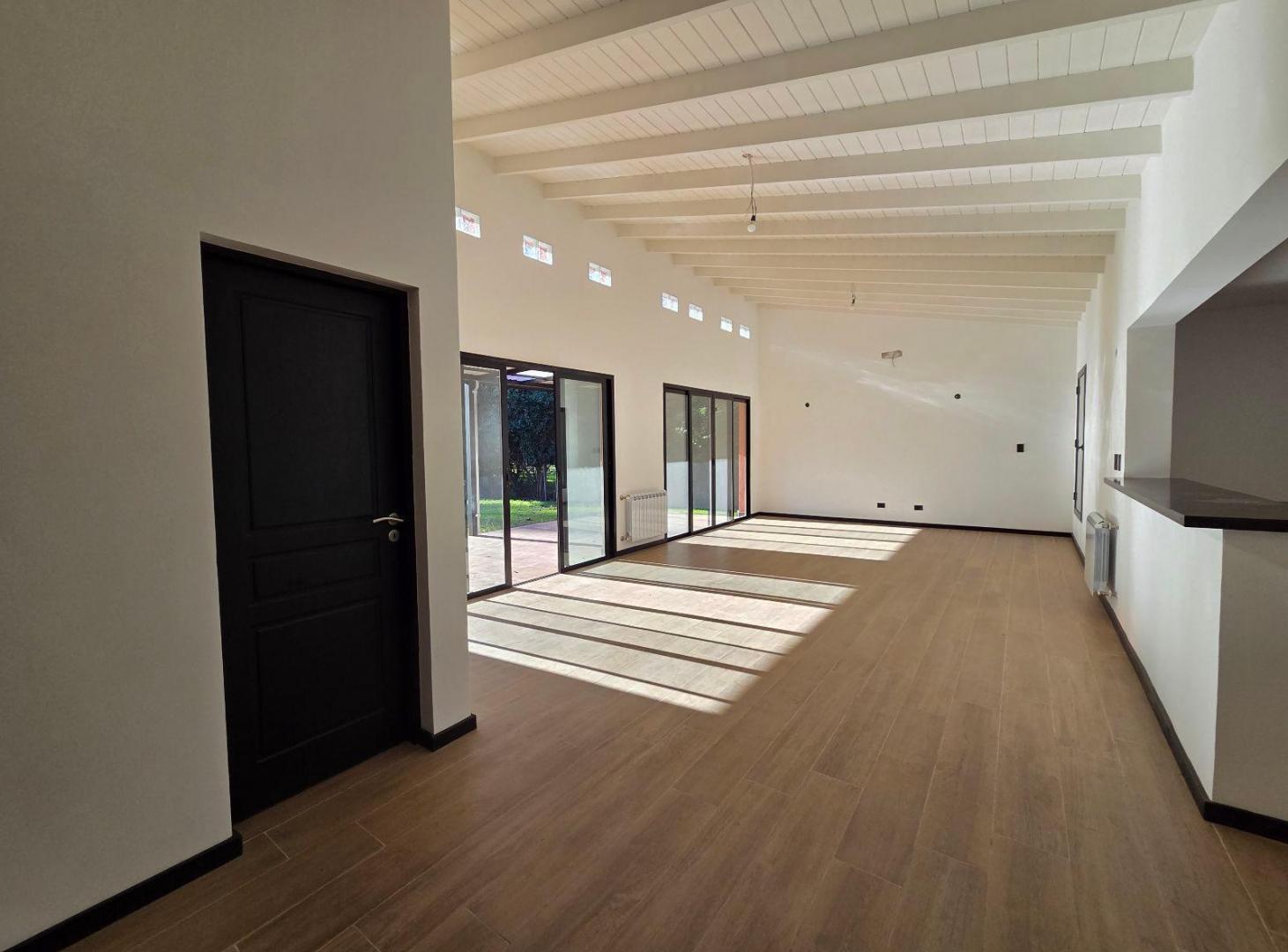 Foto de Casa 5 ambiente con Escritorio Galeria Parrilla Parque en Pilar en el, imagen 2