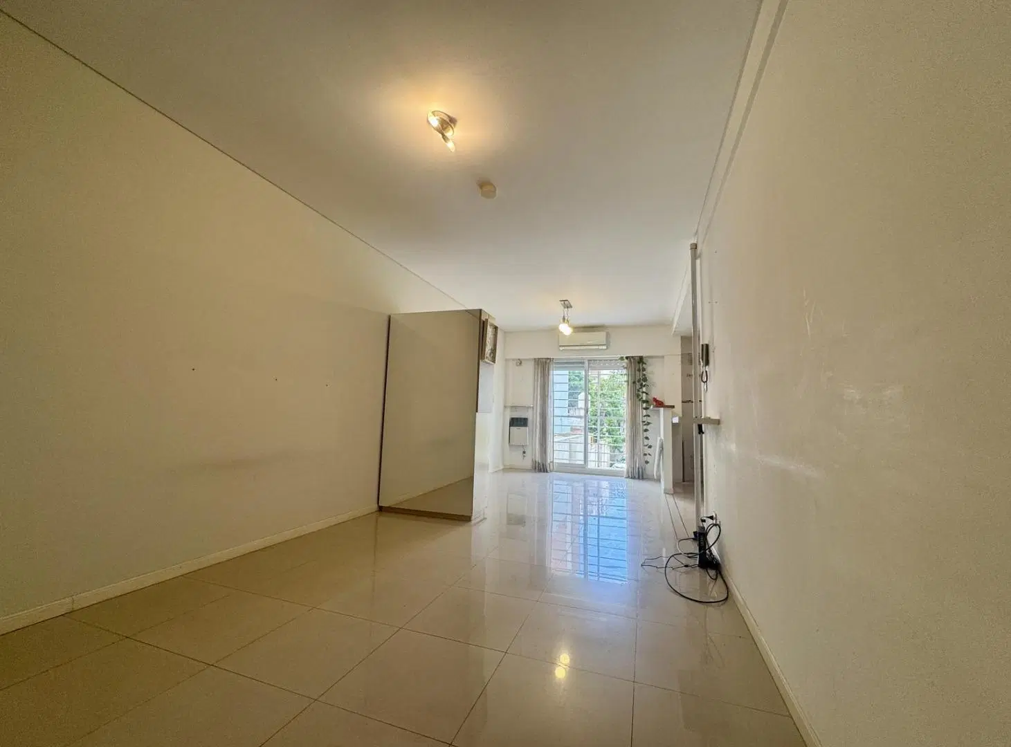 Hermoso Y Amplio Monoambiente Super Funcional con placares / Balcón 2