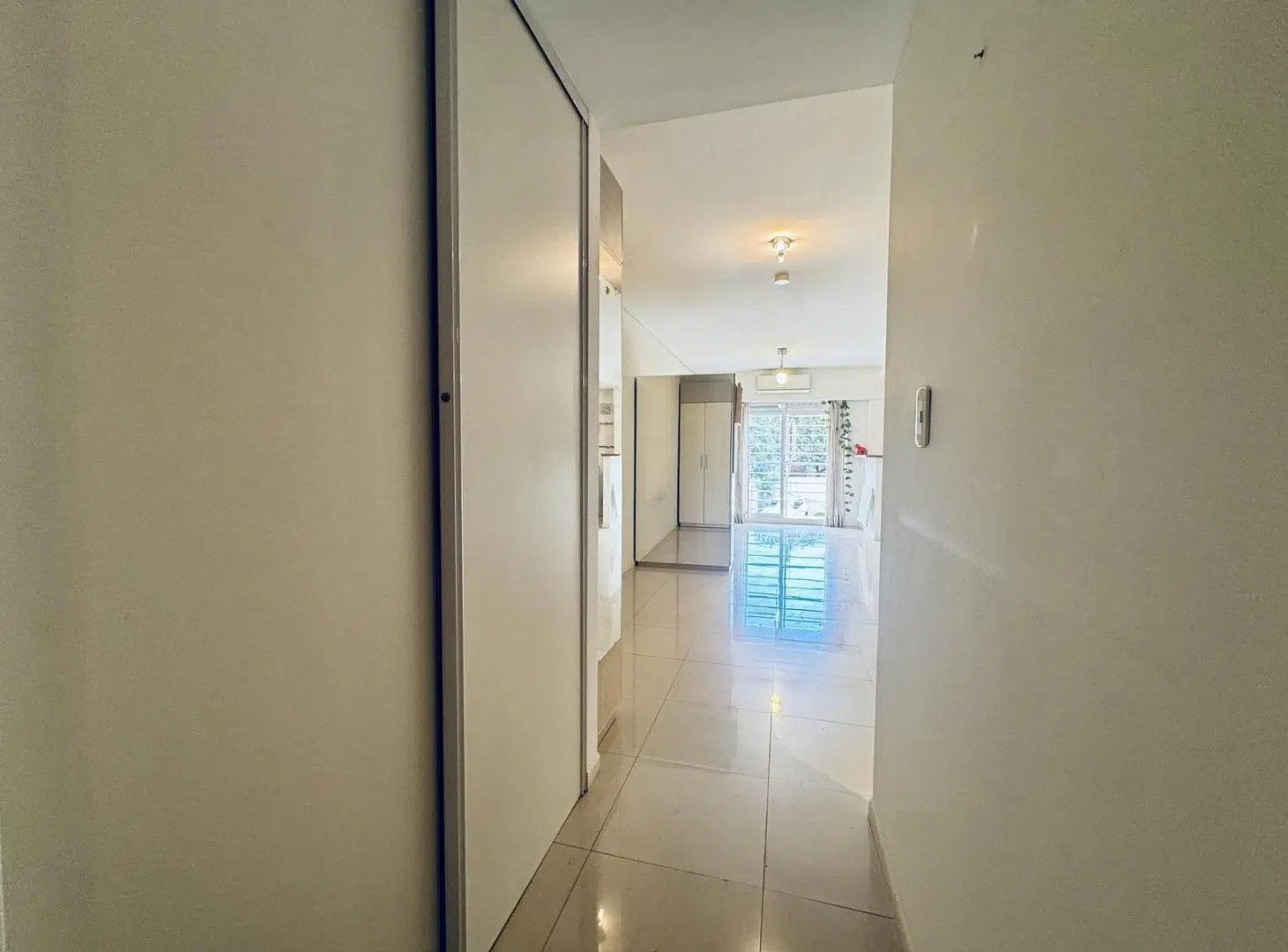 Hermoso Y Amplio Monoambiente Super Funcional con placares / Balcón 4