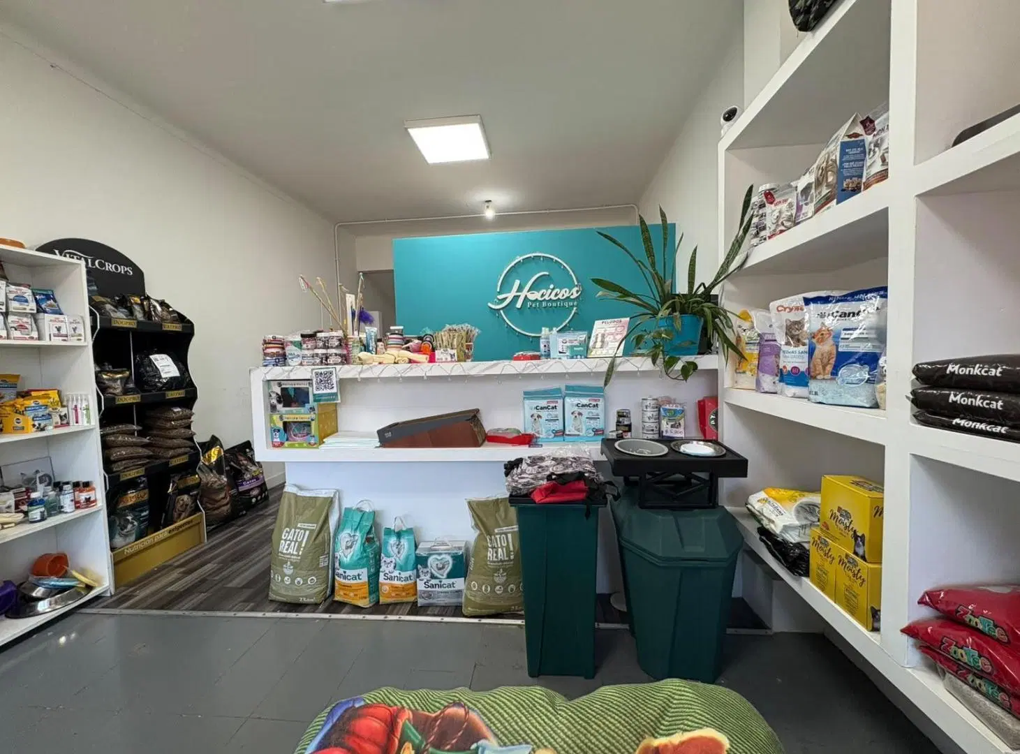 FONDO DE COMERCIO EN VENTA, PET SHOP EN SAN ISIDRO CENTRO, 60M2 TOTALES, 6 AÑOS DE TRAYECTORIA 3