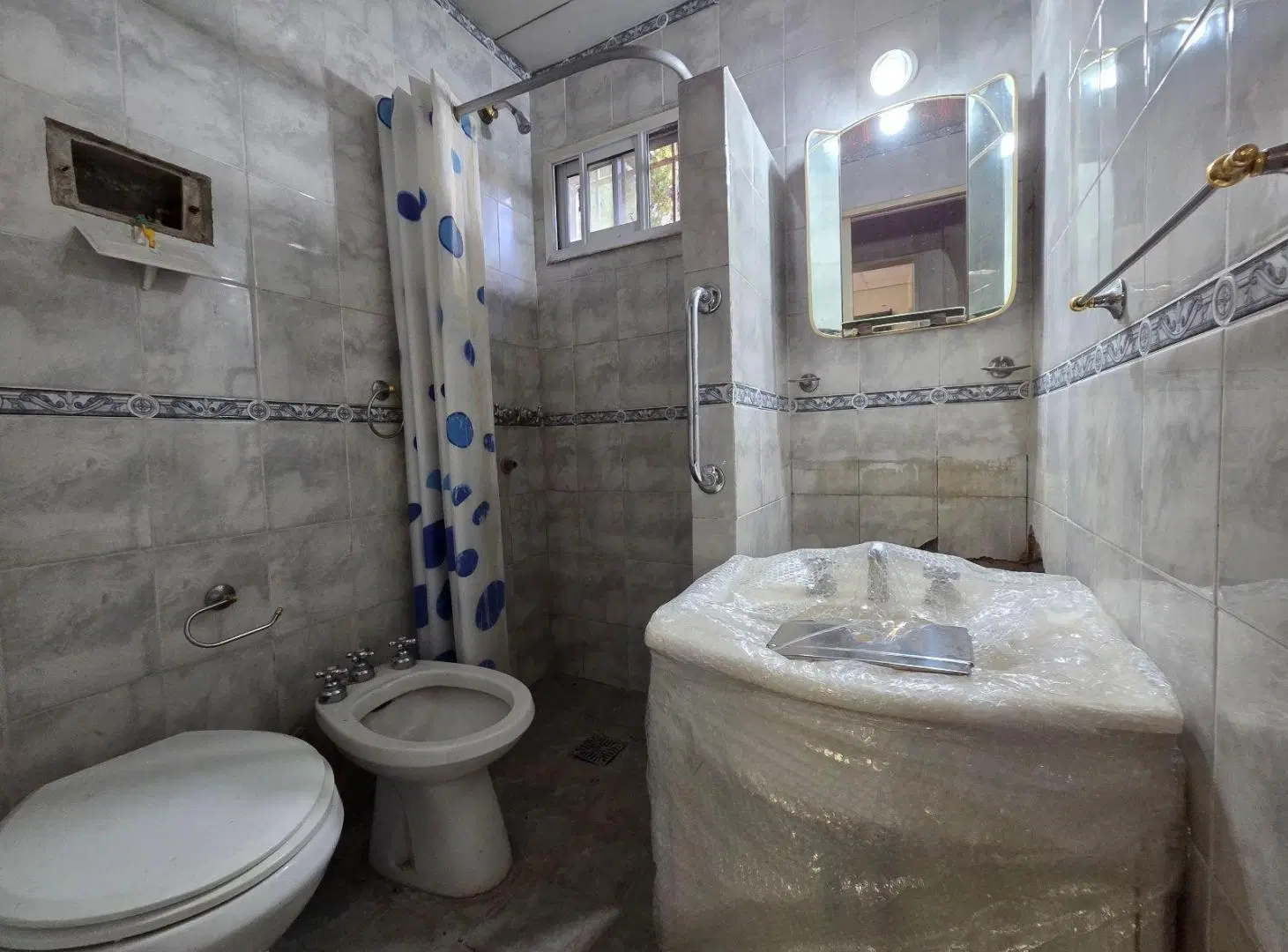 Casa 3 ambientes con parque y galpón en Villa de Mayo 4