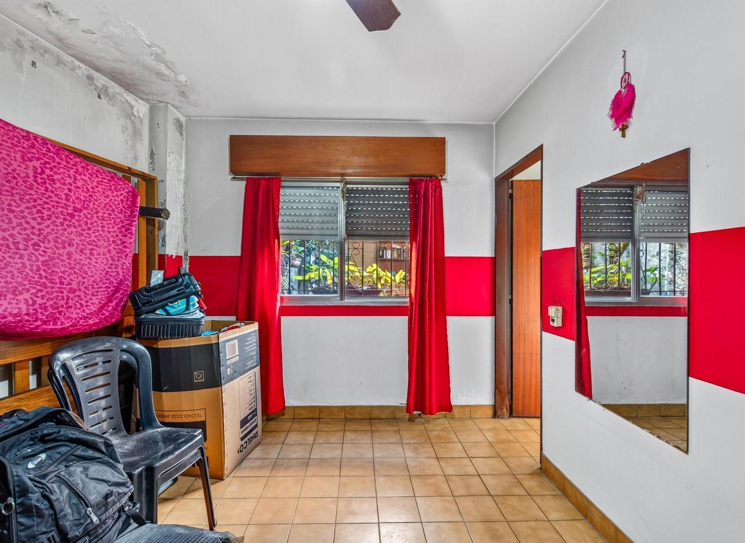 Foto de PH en venta en Flores - ideal dos familias - 5 ambientes - patio, imagen 2