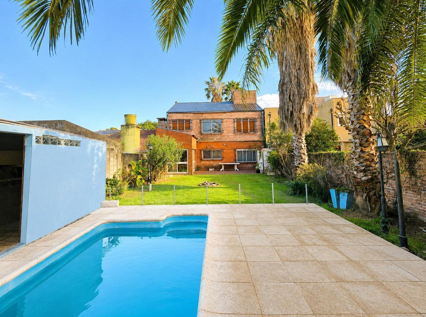 Foto de VENTA CASA 6 AMBIENTES CON PARQUE, PILETA Y QUINCHO EN MORENO, imagen 2