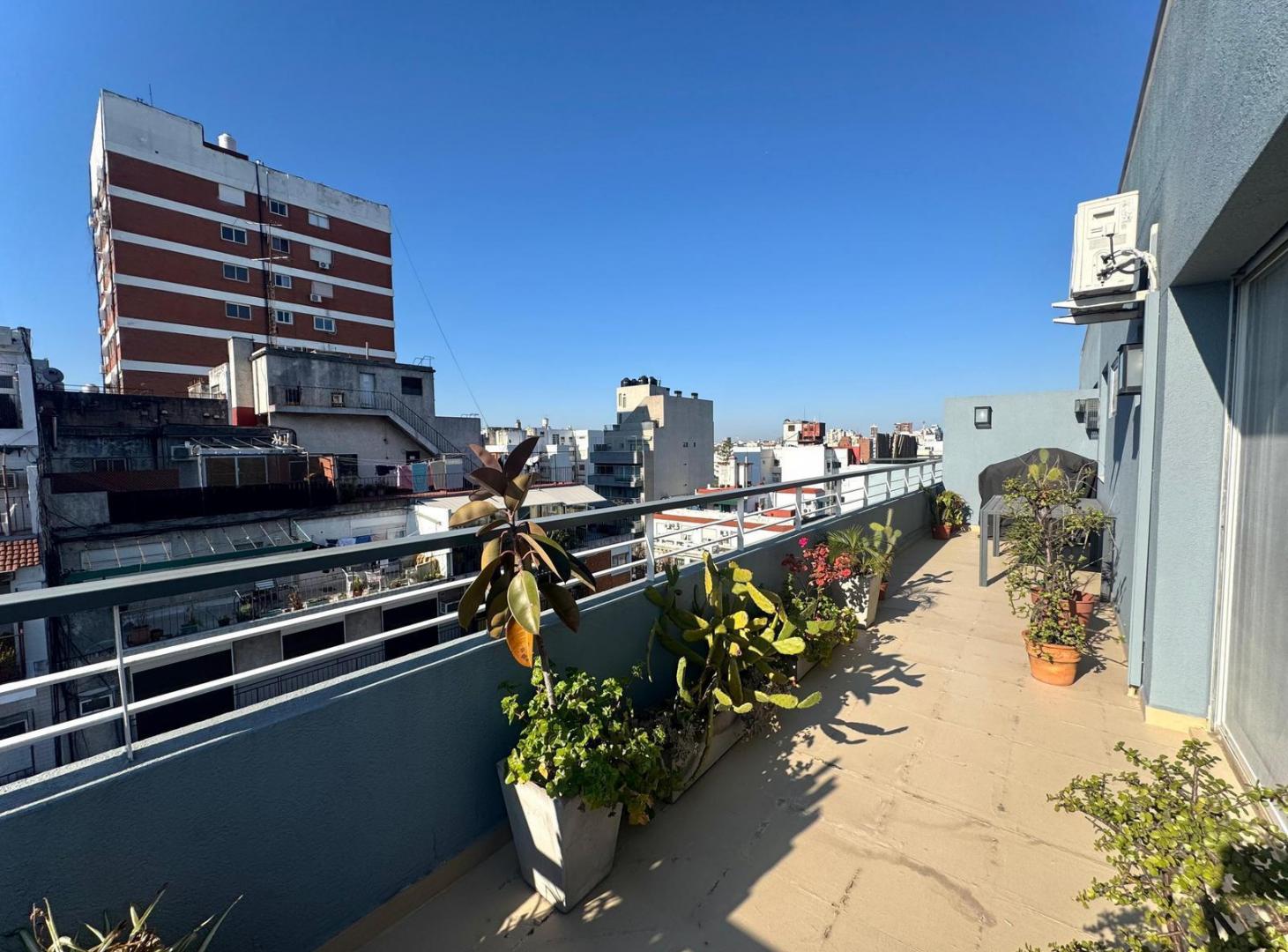 Foto de EN VENTA Excelente 2 Ambientes con Balcón terraza y Cochera en Belgrano, imagen 1
