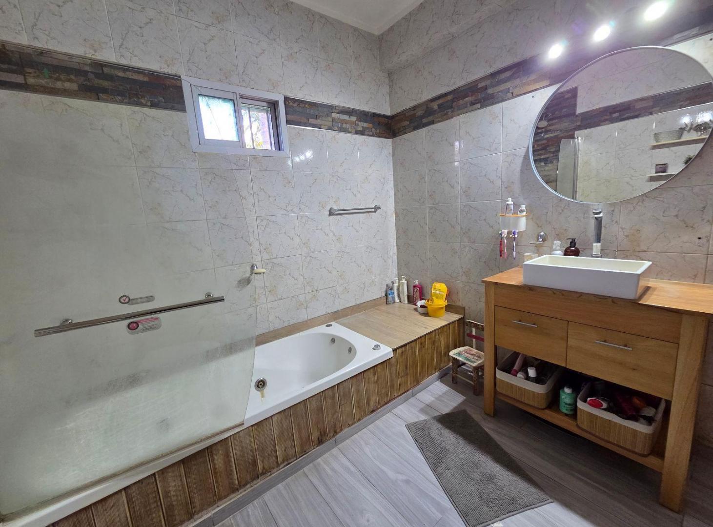 Foto de Casa Quinta 3 ambientes con parque, quincho y pileta en Villa de Mayo, imagen 1