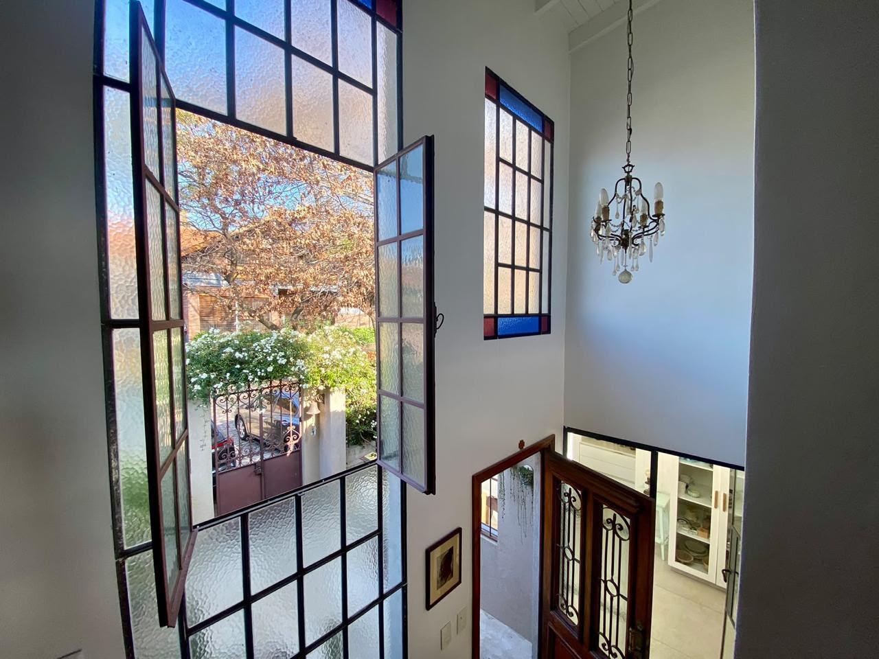 Foto de CASA EN VENTA EN SANTA RITA 5 AMBIENTES JARDÍN PILETA, imagen 1