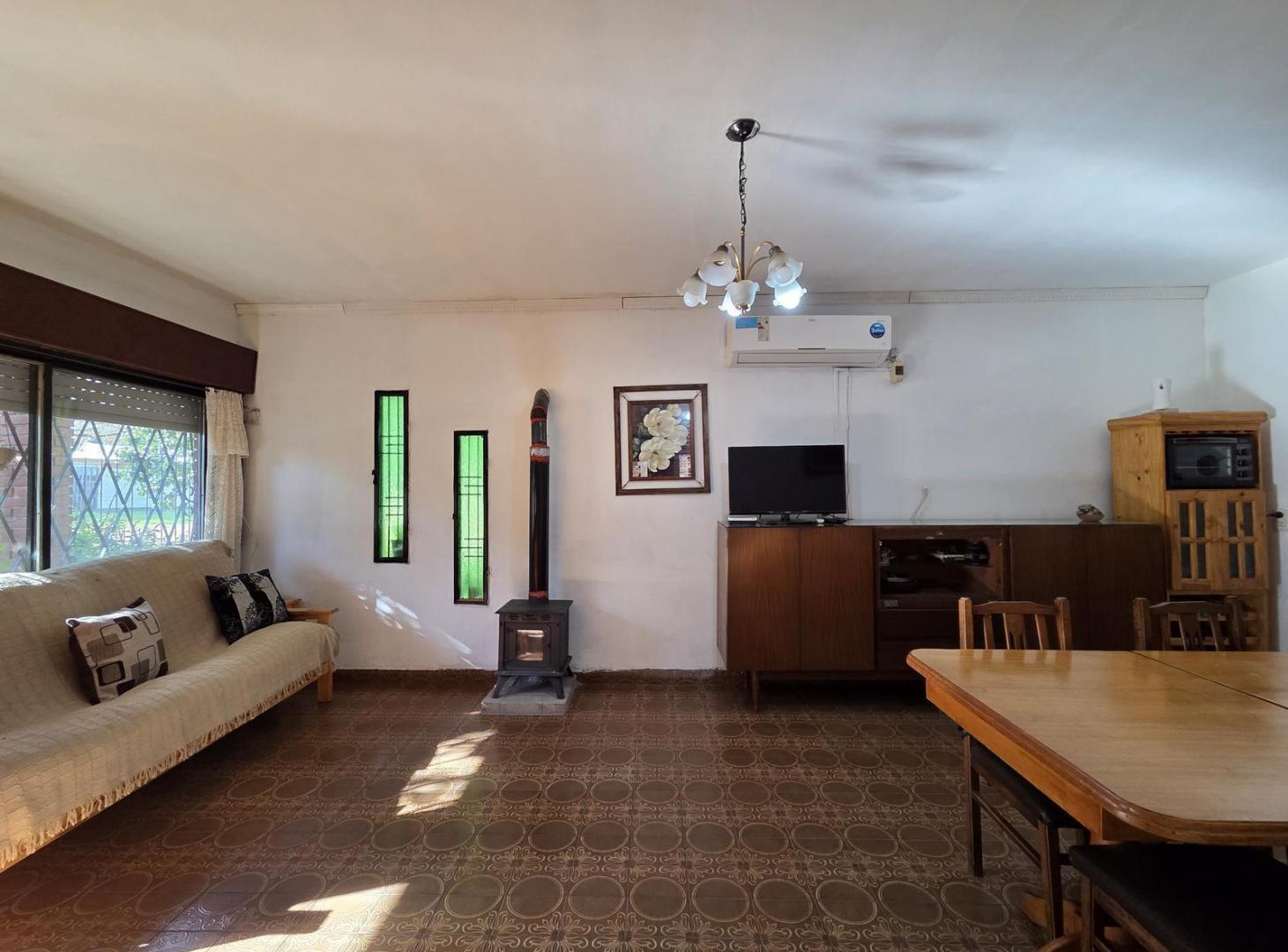 Foto de VENTA CASA 4 AMB. CON PARRILLA PATIO GARAGE Y DEPTO 3 AMB CON TERRAZA, imagen 2
