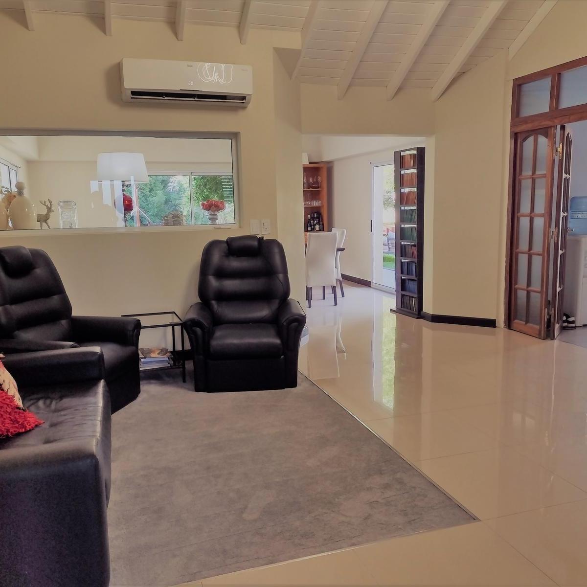 Casa en Venta 4 Dorm, en Hostal del Sol, Fisherton 1