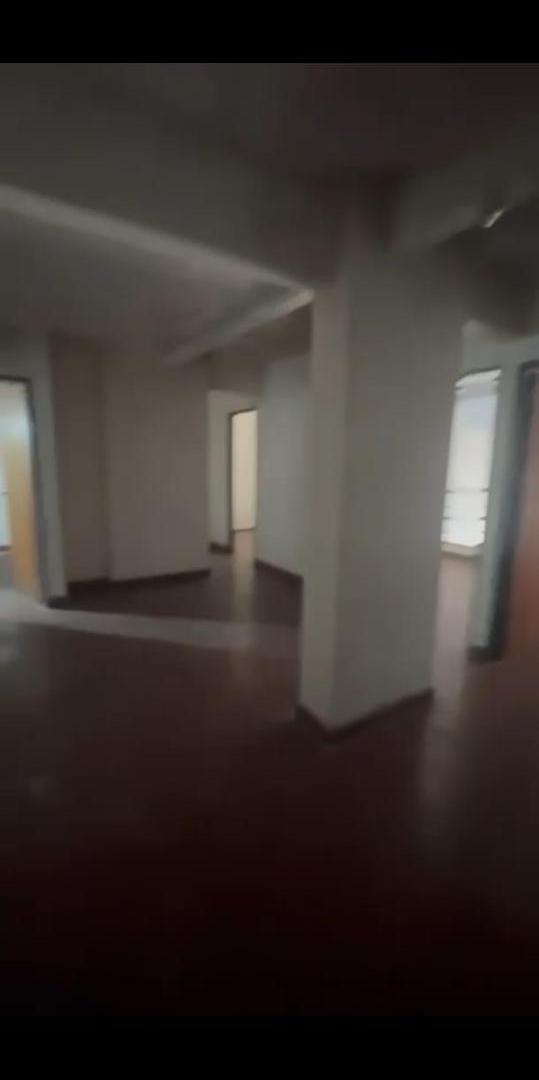 Foto de Local en alquiler, dos plantas, salon y oficinas, imagen 3