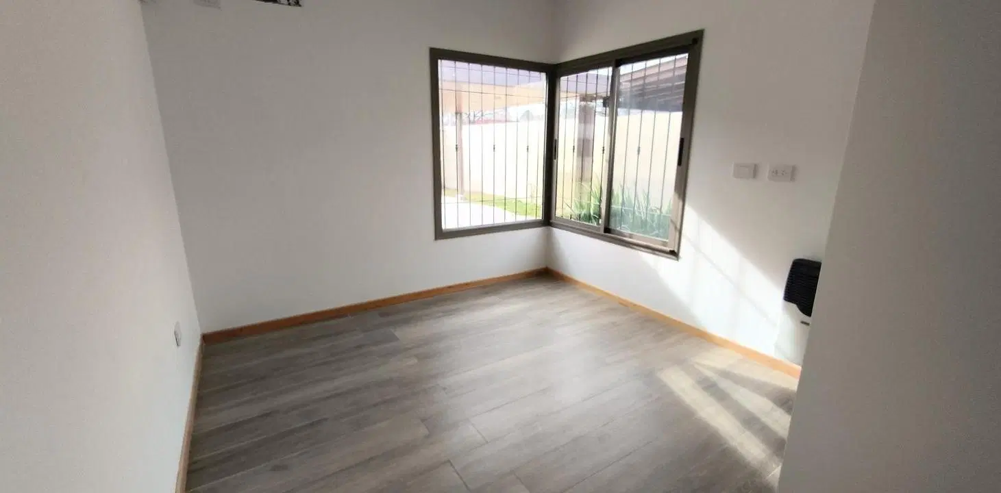 Casa de 3 dorm. pileta - San Eduardo - Fisherton 8