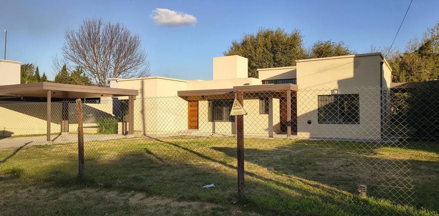 Casa de 3 dorm. pileta - San Eduardo - Fisherton 1