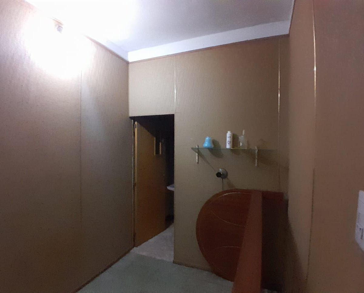 Casa con Galpón en Venta 4