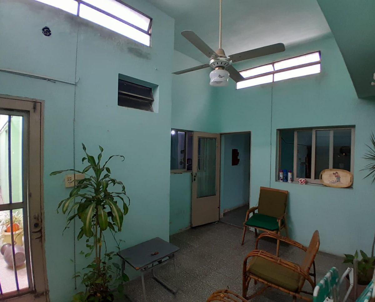 Casa con Galpón en Venta 2