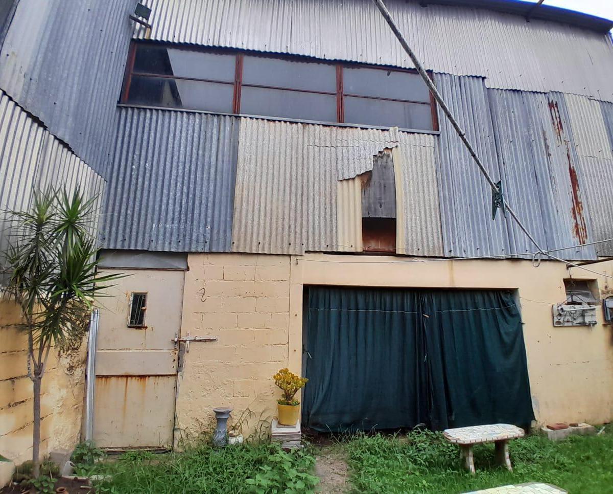 Casa con Galpón en Venta 3