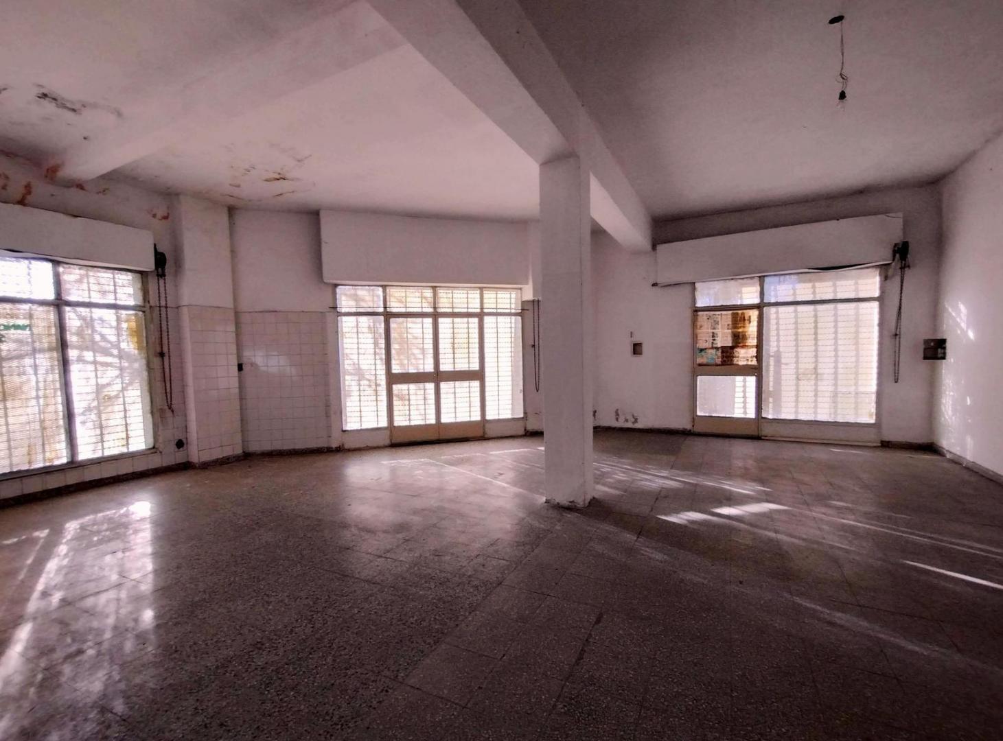 Casa + Departamento + 2 locales EN VENTA