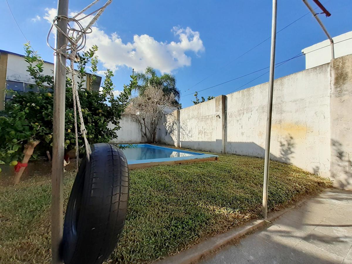 Foto de RETASADA! Casa en Venta de 3 Dormitorios con Patio, Pileta y Garage en, imagen 3