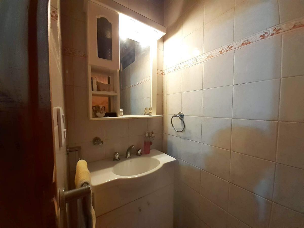Foto de RETASADA! Casa en Venta de 3 Dormitorios con Patio, Pileta y Garage en, imagen 2