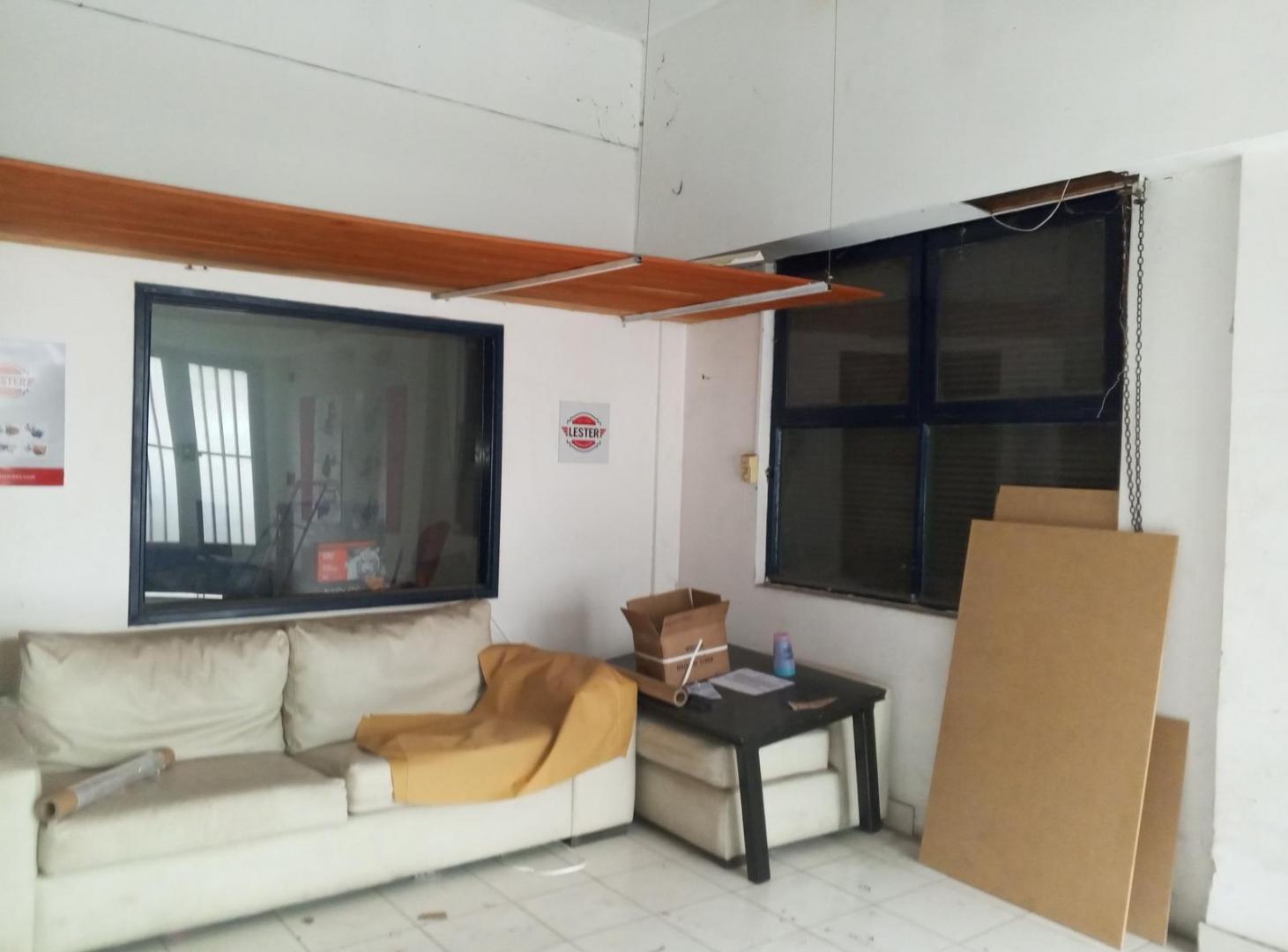 Foto de Local comercial mas deposito y oficinas, imagen 5